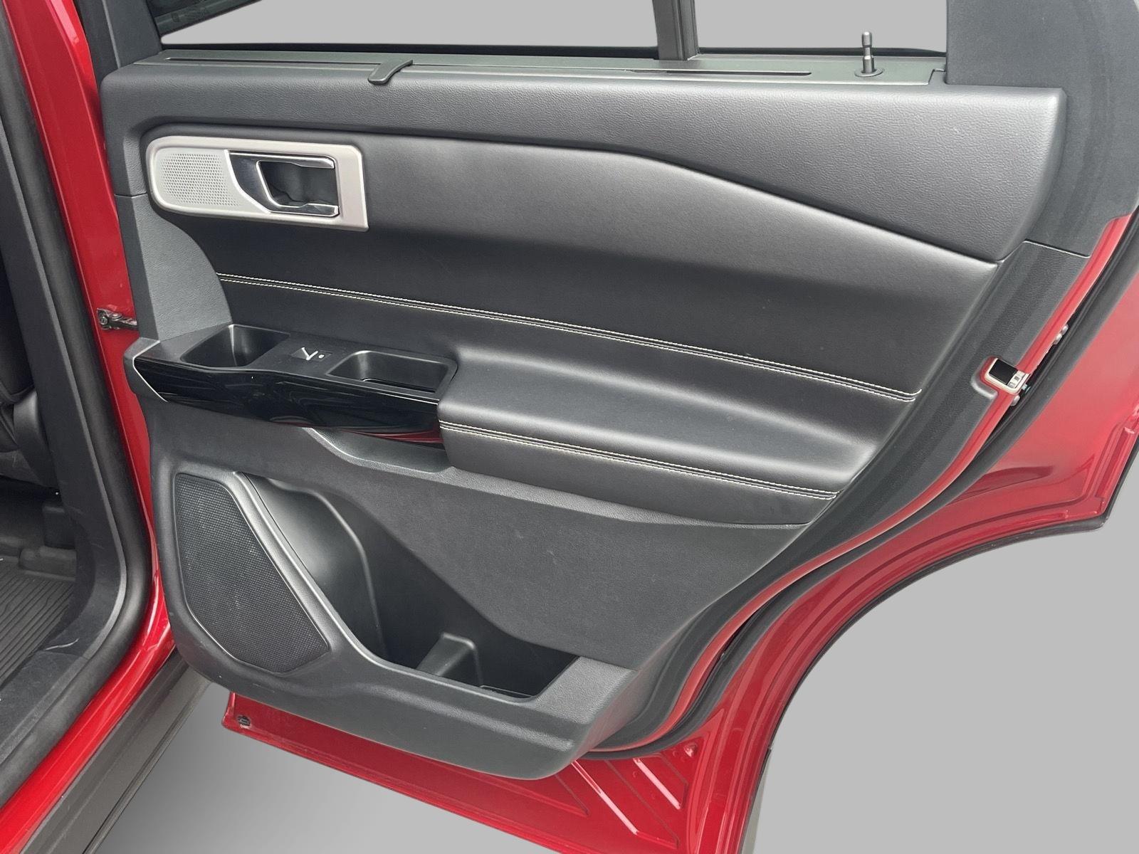 2022 Ford Explorer ST photo 14