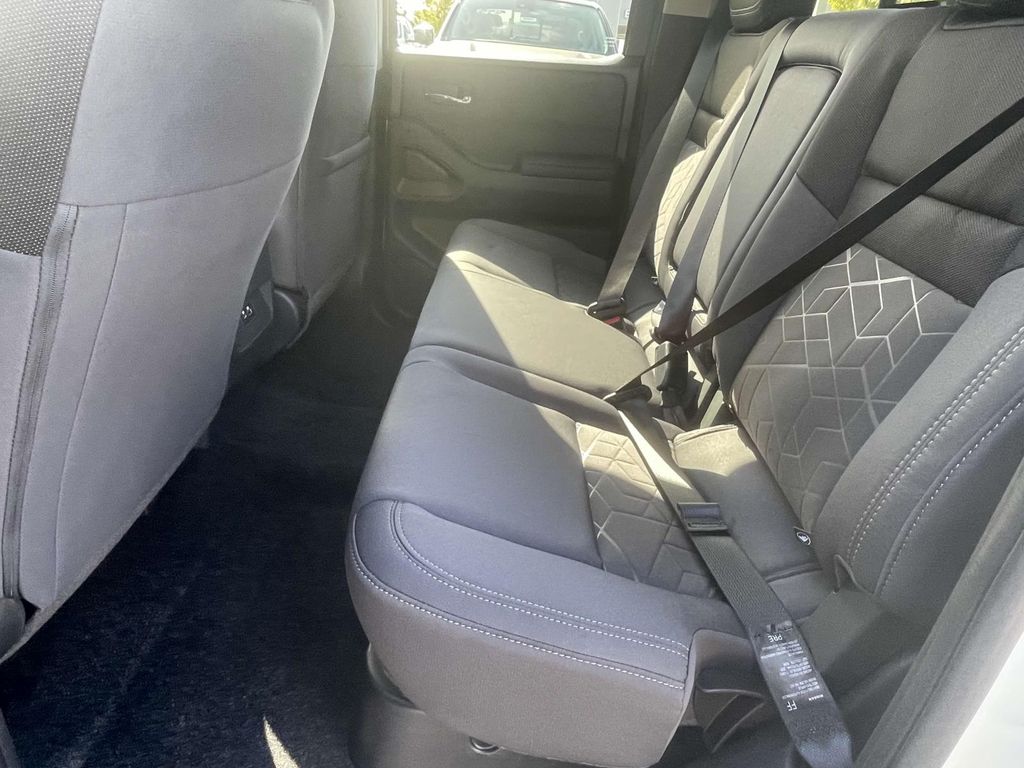 2026 Nissan Frontier Crew Cab SV photo 8