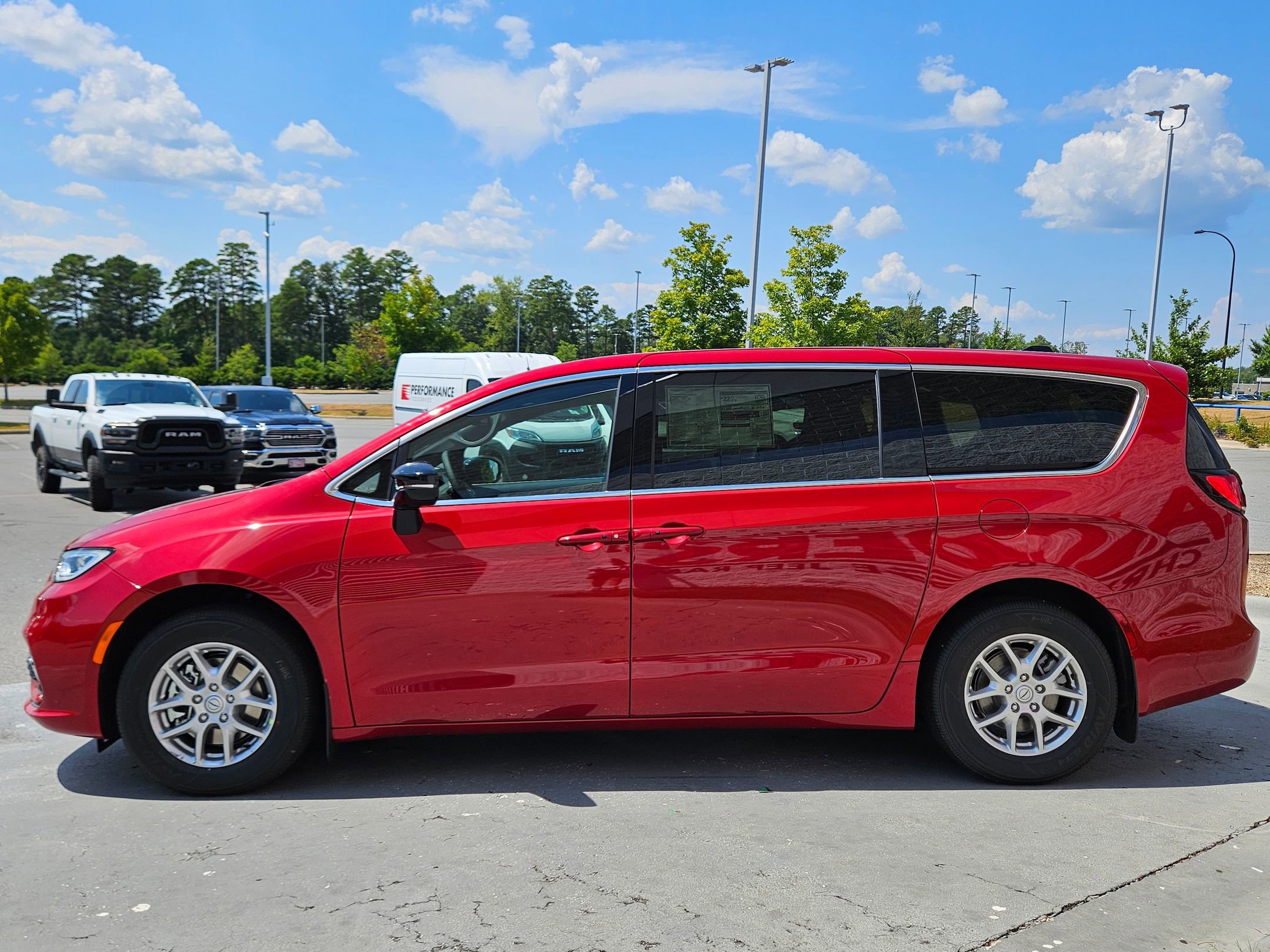 2026 Chrysler Pacifica photo 4