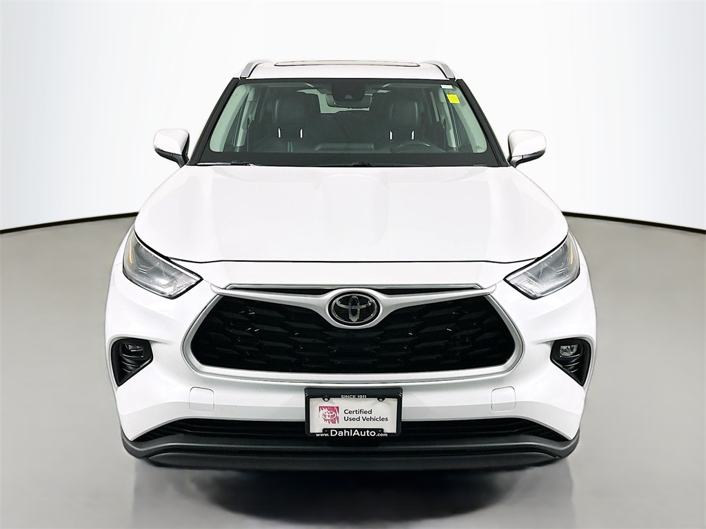 Used 2022 Toyota Highlander XLE with VIN 5TDGZRBH7NS176849 for sale in Winona, Minnesota