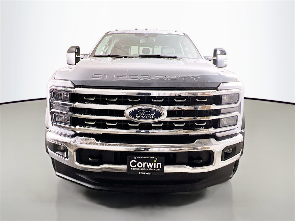 2025 Ford F-450 Lariat photo 4