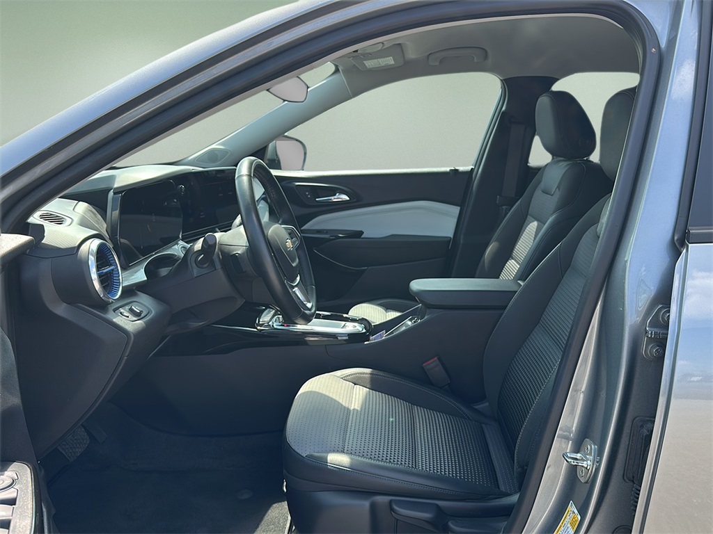 2024 Chevrolet Trax LT photo 3