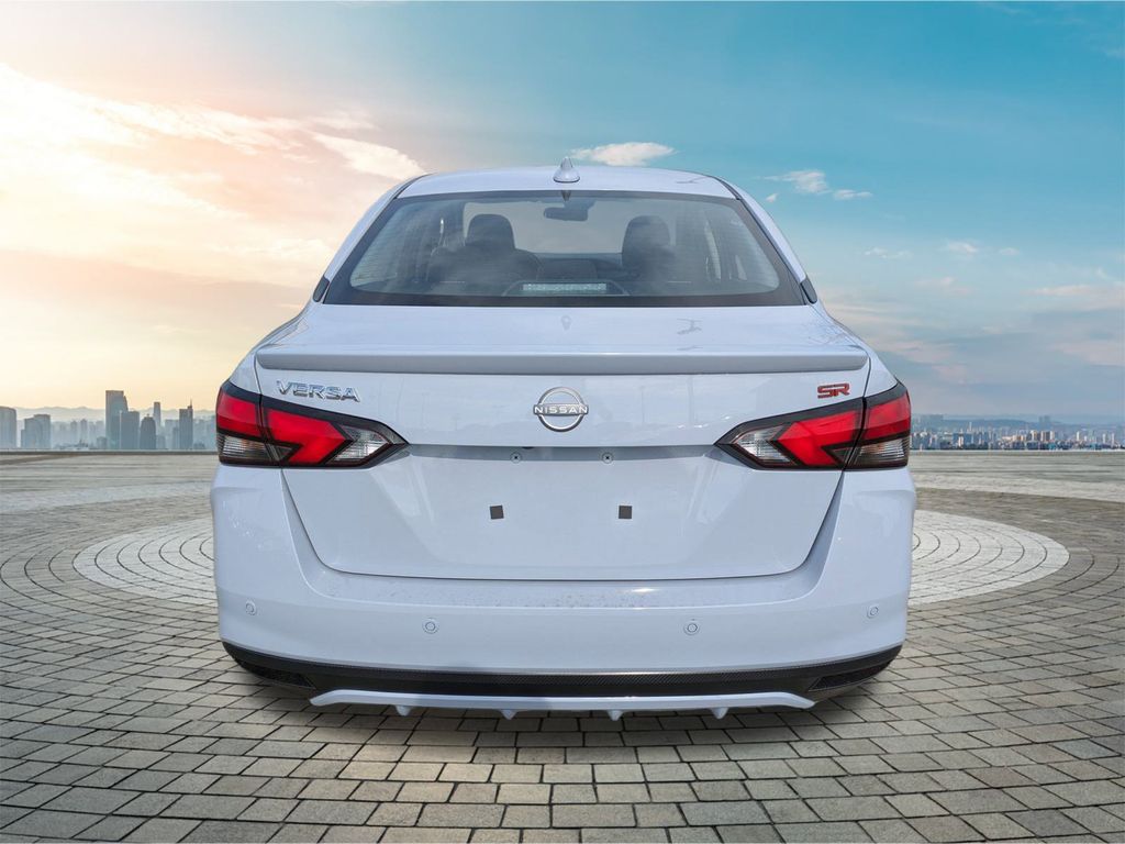 2025 Nissan Versa SR photo 4