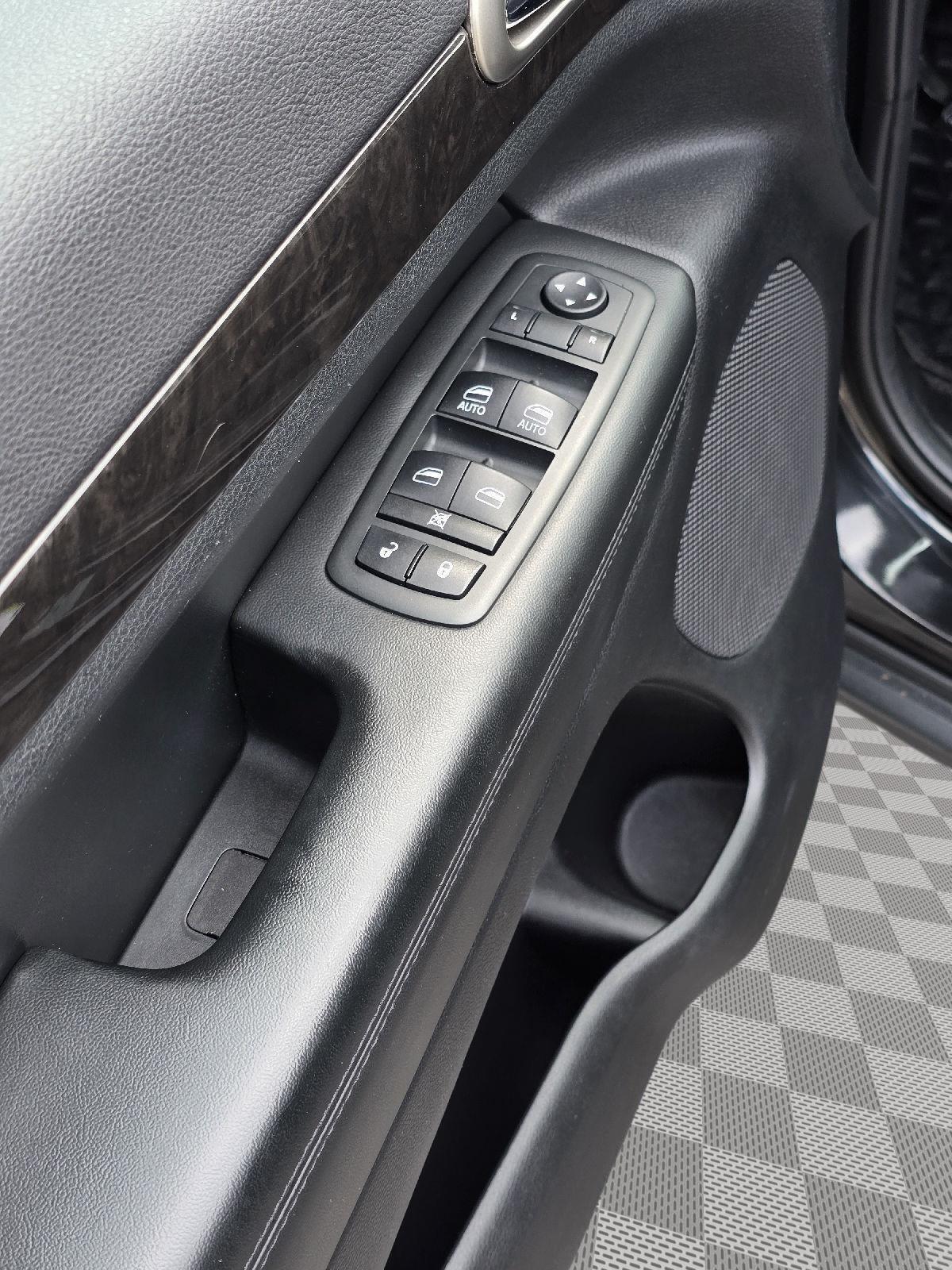 2013 Jeep Grand Cherokee Laredo photo 12