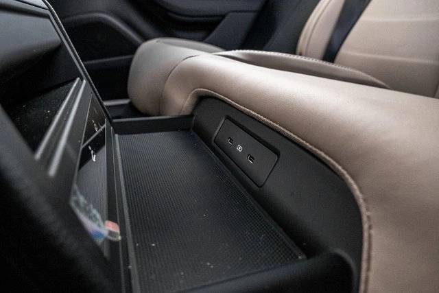 2025 Porsche Panamera 4 photo 31