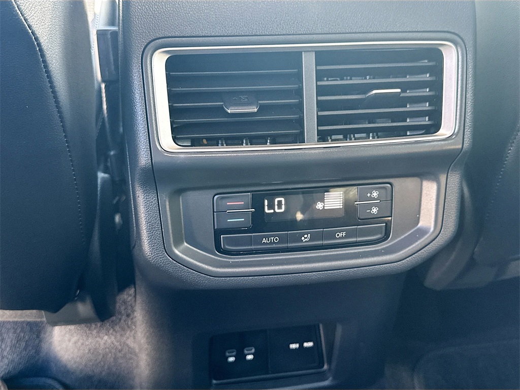2024 Volkswagen Atlas SE Technology photo 24