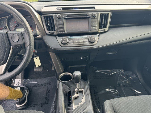 2015 Toyota RAV4 XLE photo 16
