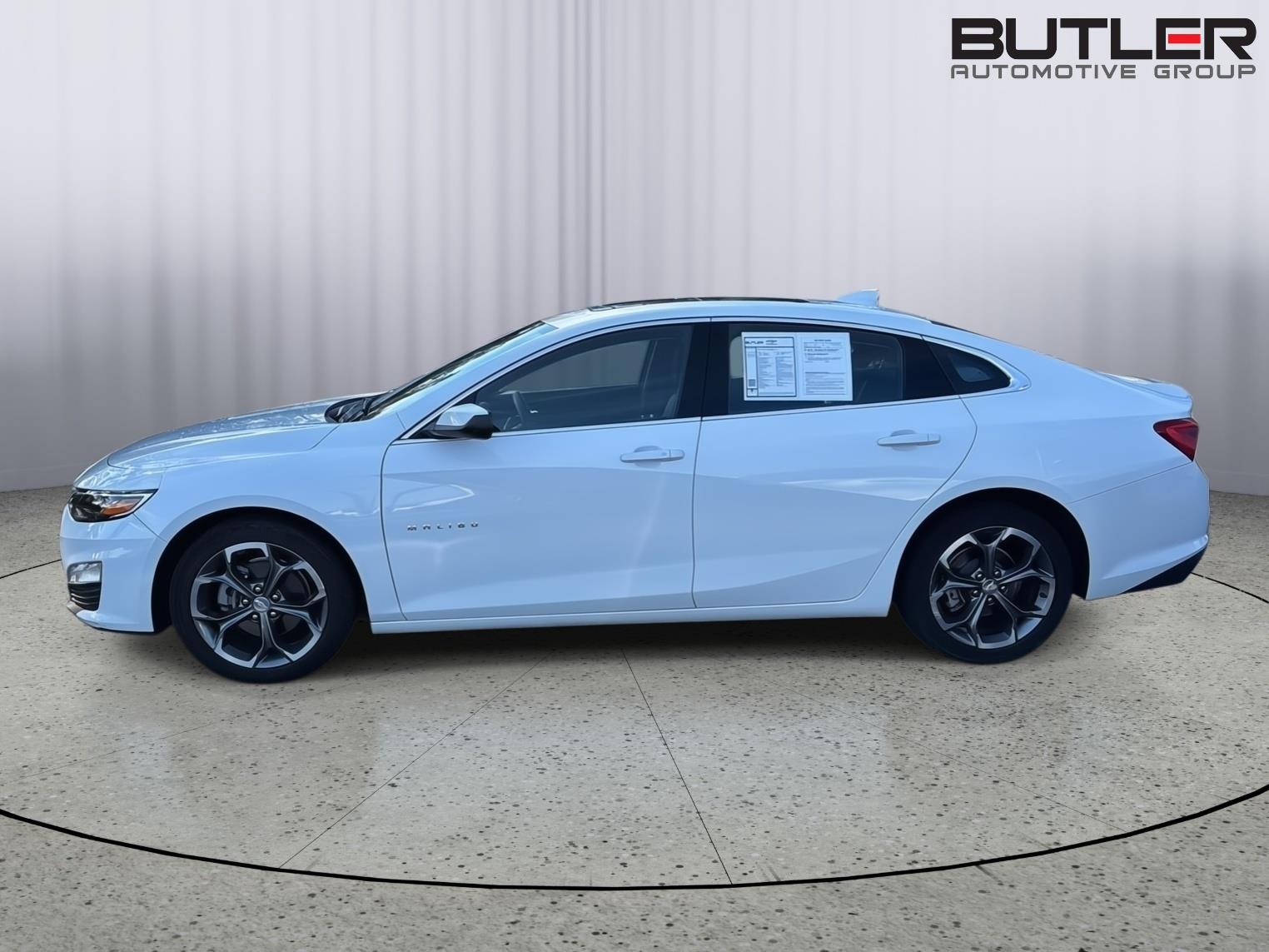 2024 Chevrolet Malibu 1LT photo 2