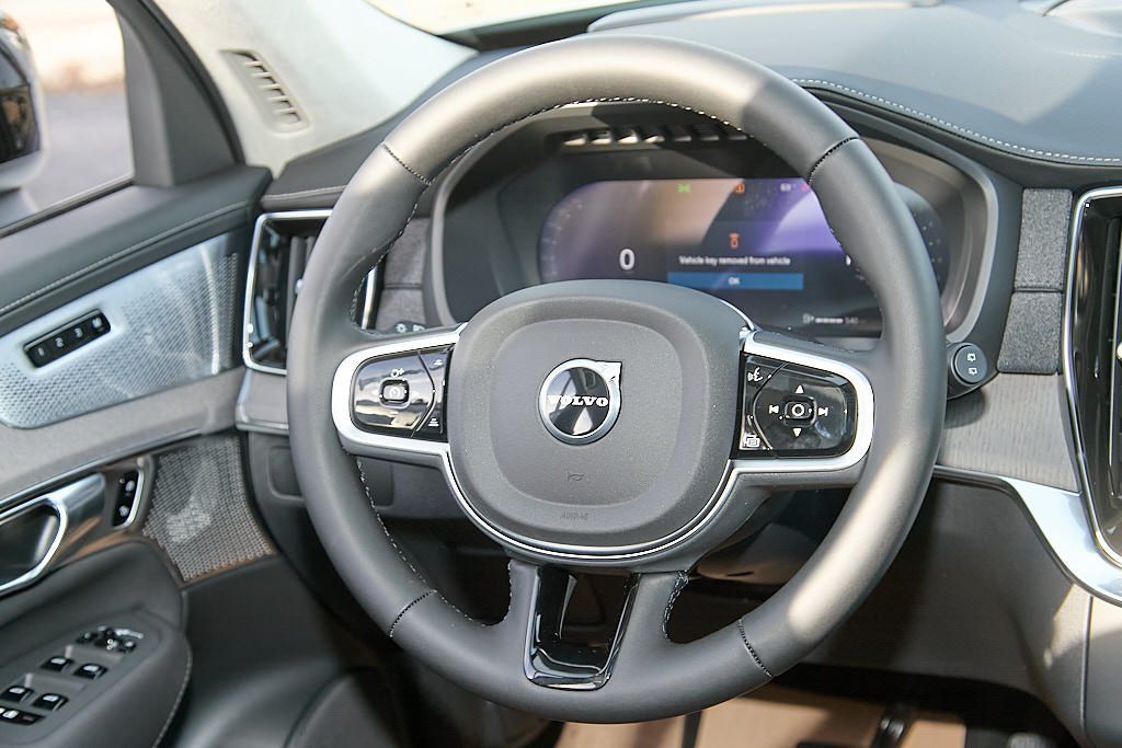 2026 VOLVO XC90 - Image 25
