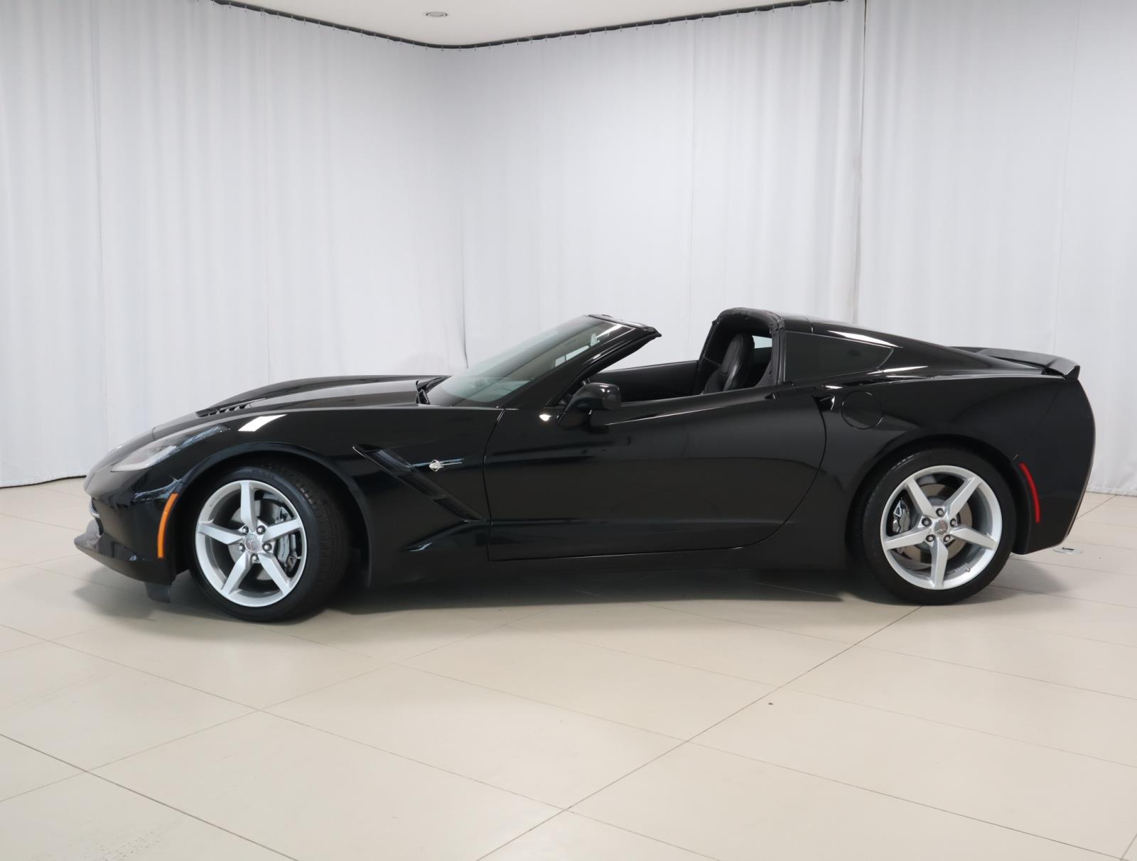 2014 Chevrolet Corvette Stingray 1LT photo 2