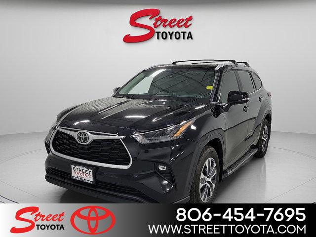 2024 Toyota Highlander XLE's photo