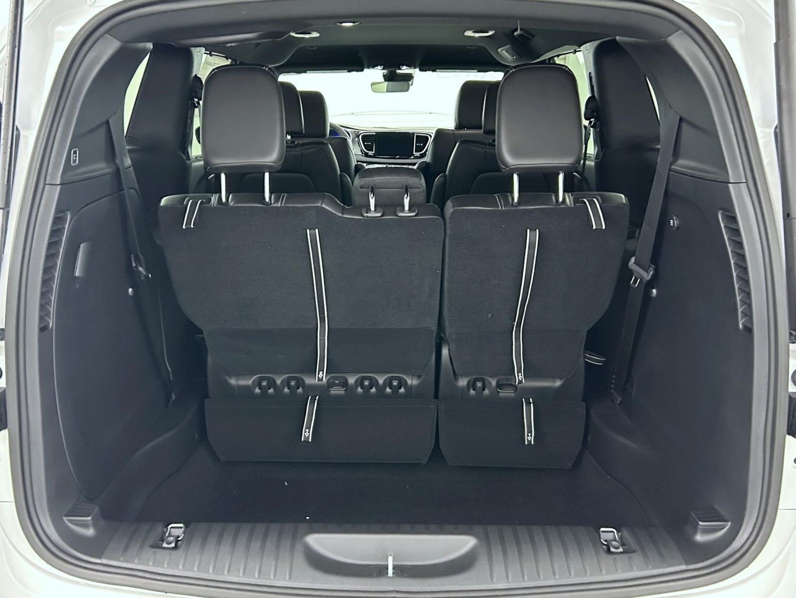 2026 Chrysler Voyager LX photo 21