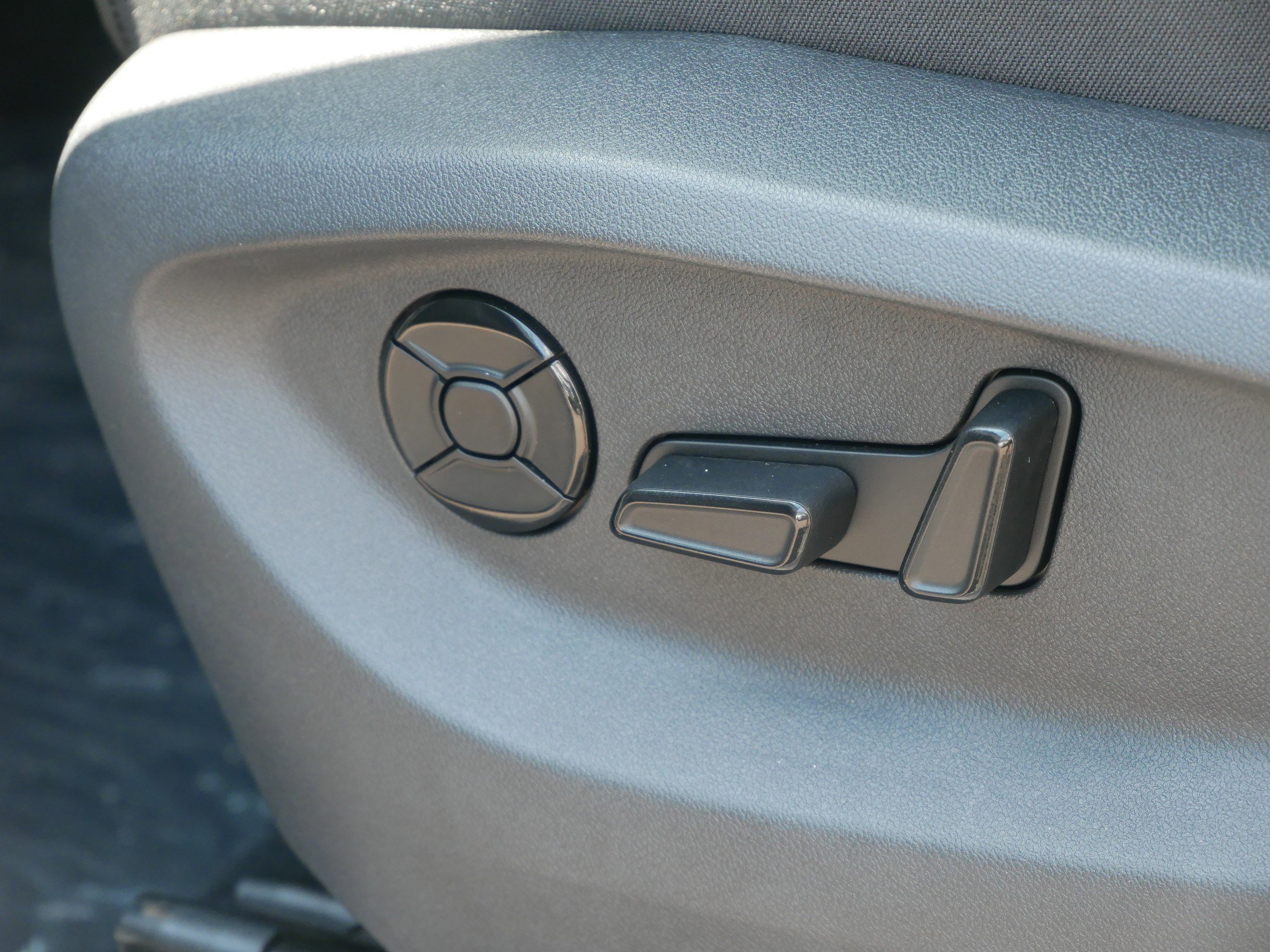 2025 Volkswagen Tiguan SE photo 5