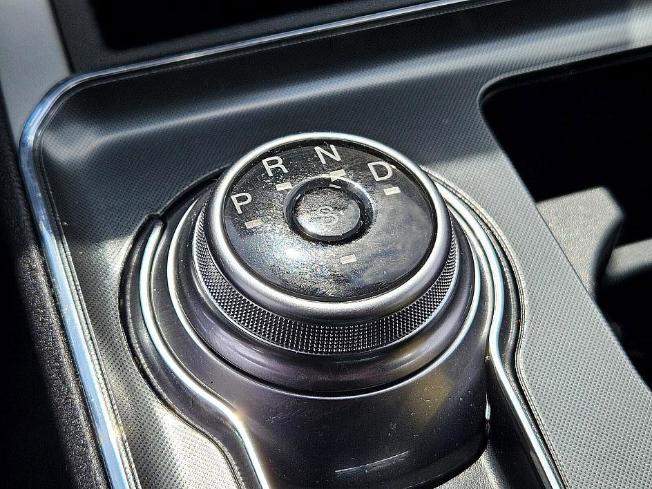 2022 Ford Edge ST-Line photo 24