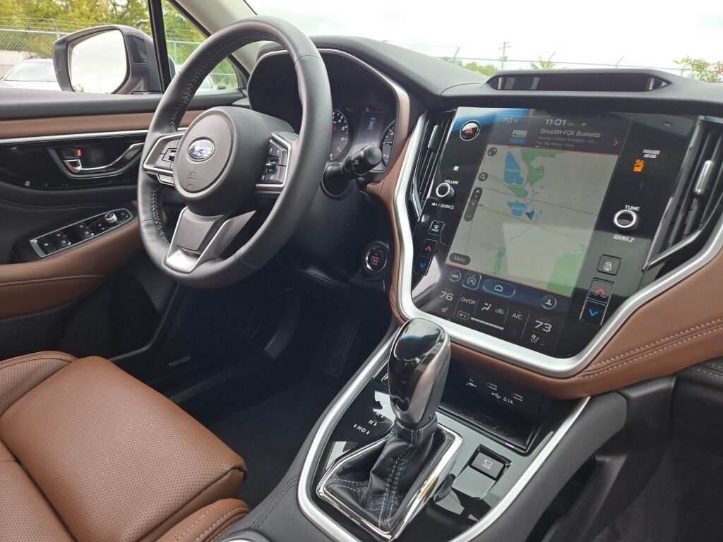 2020 Subaru Outback Touring photo 3