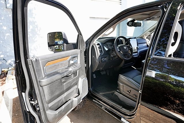 2024 Ram 3500 Laramie photo 34