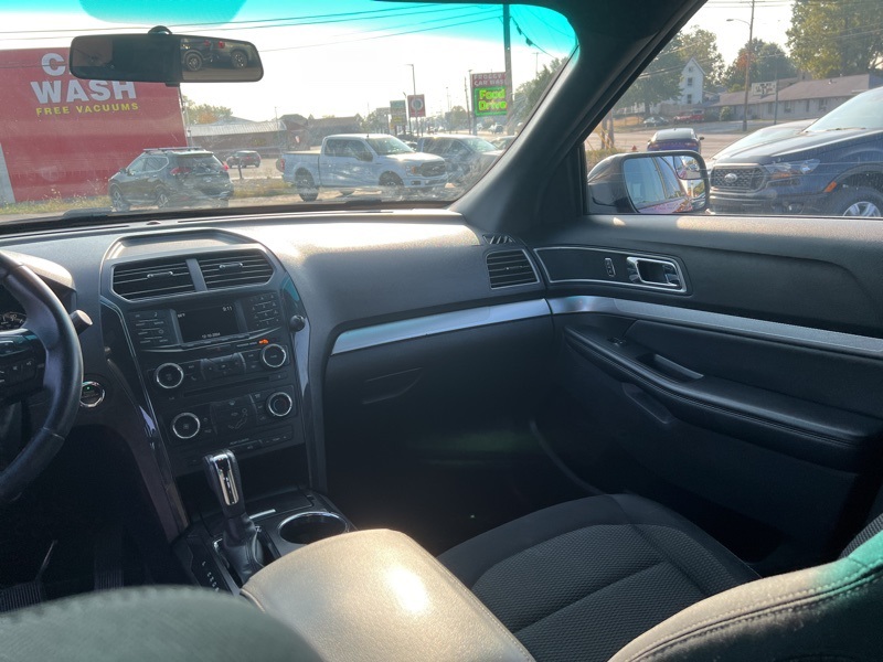 2017 Ford Explorer XLT photo 10
