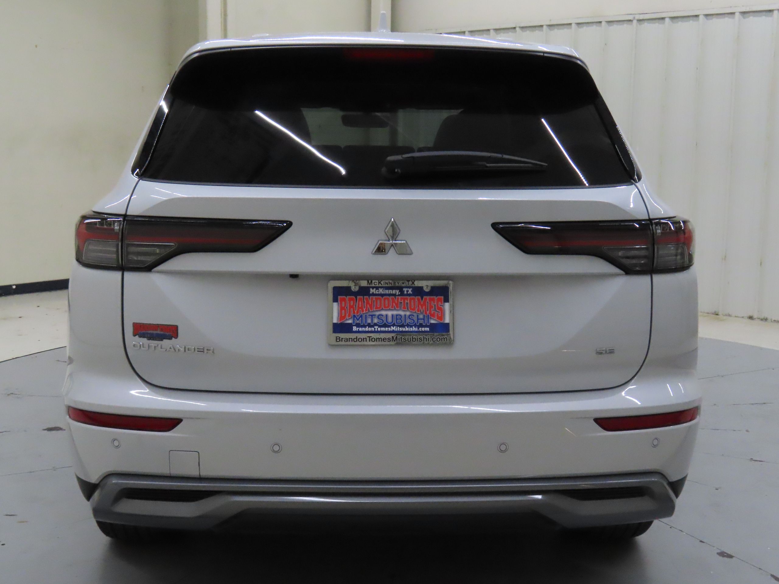 2025 Mitsubishi Outlander SE photo 3