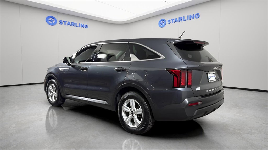 2022 Kia Sorento LX photo 2