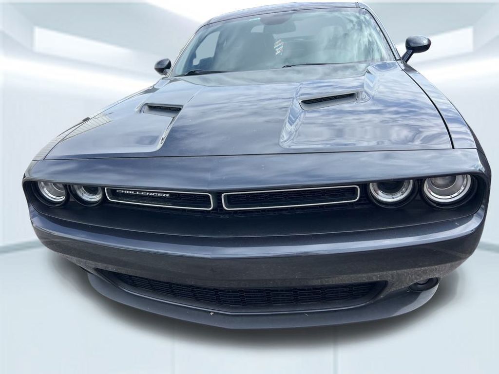 2017 Dodge Challenger SXT photo 3
