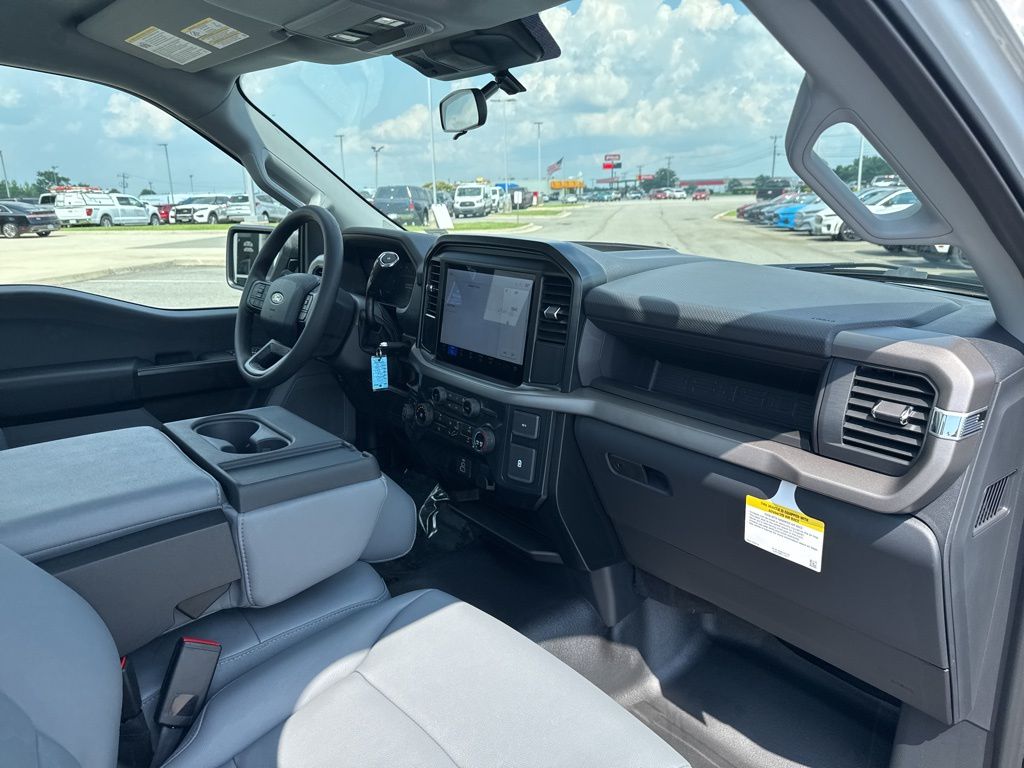 2025 Ford F-150 XL photo 13