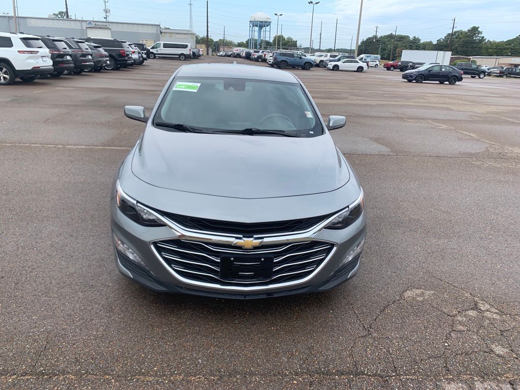 2023 Chevrolet Malibu 1LT photo 2