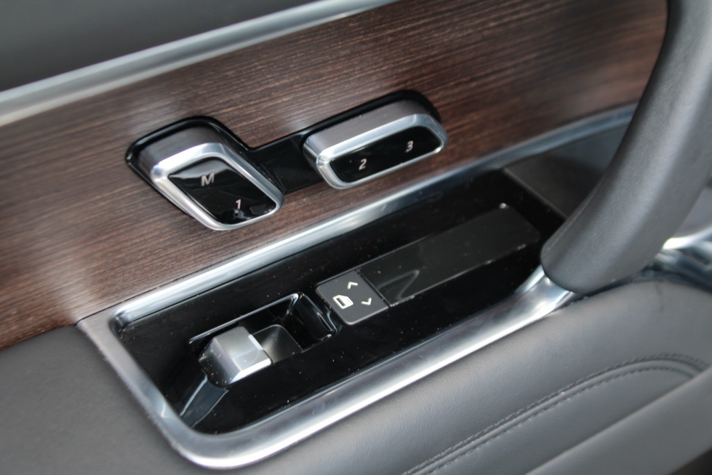 2023 Land Rover Range Rover SE photo 27