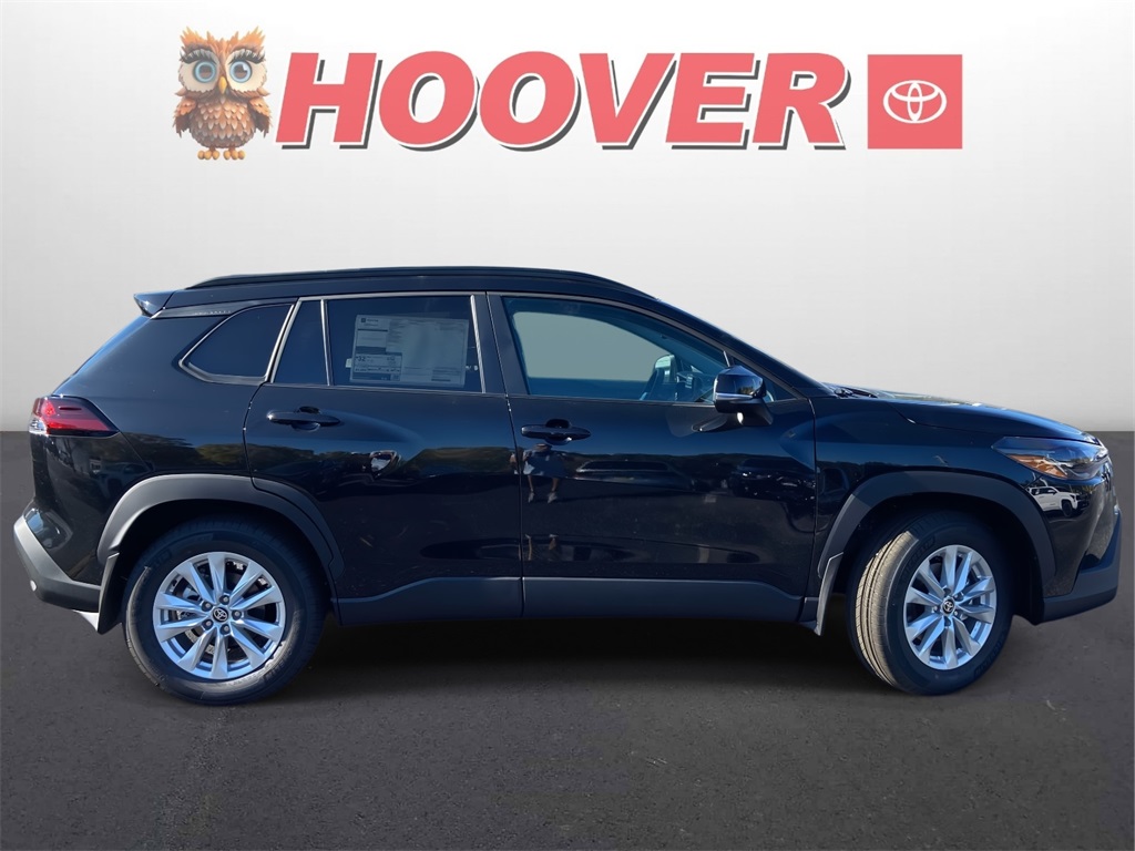 2026 Toyota Corolla Cross LE photo 2