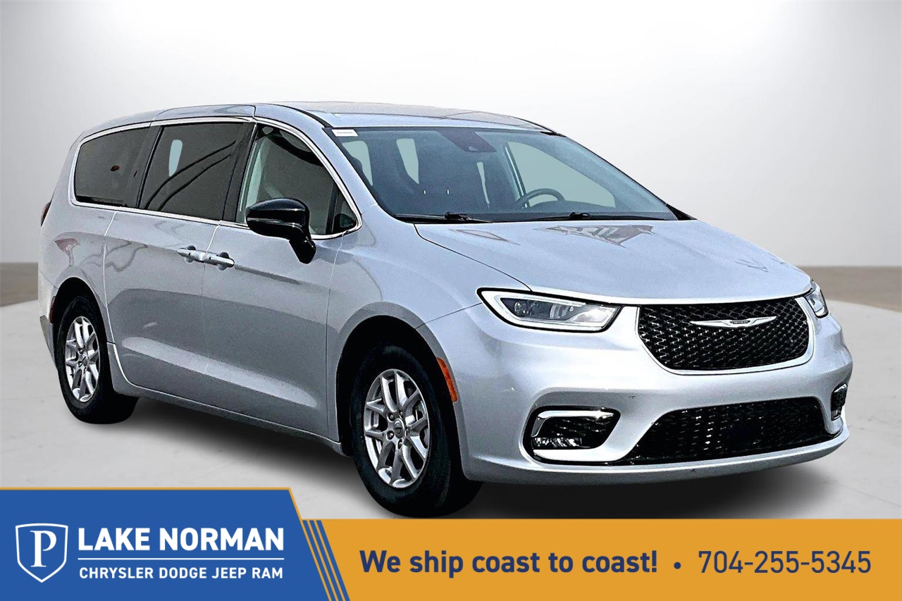 2024 Chrysler Pacifica Touring L's photo