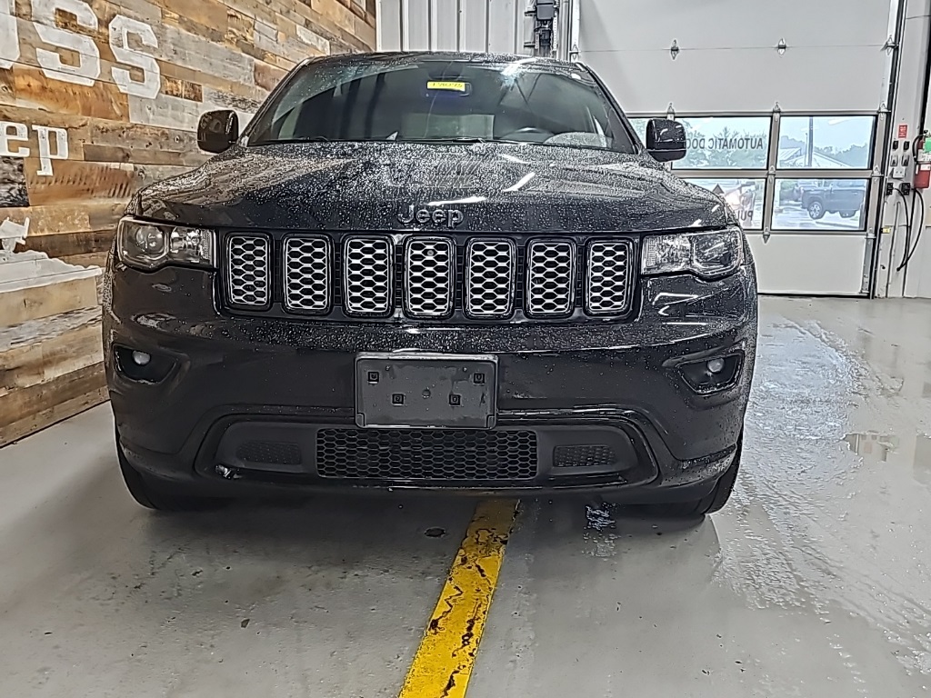 2022 Jeep Grand Cherokee Laredo X SE Altitude photo 3