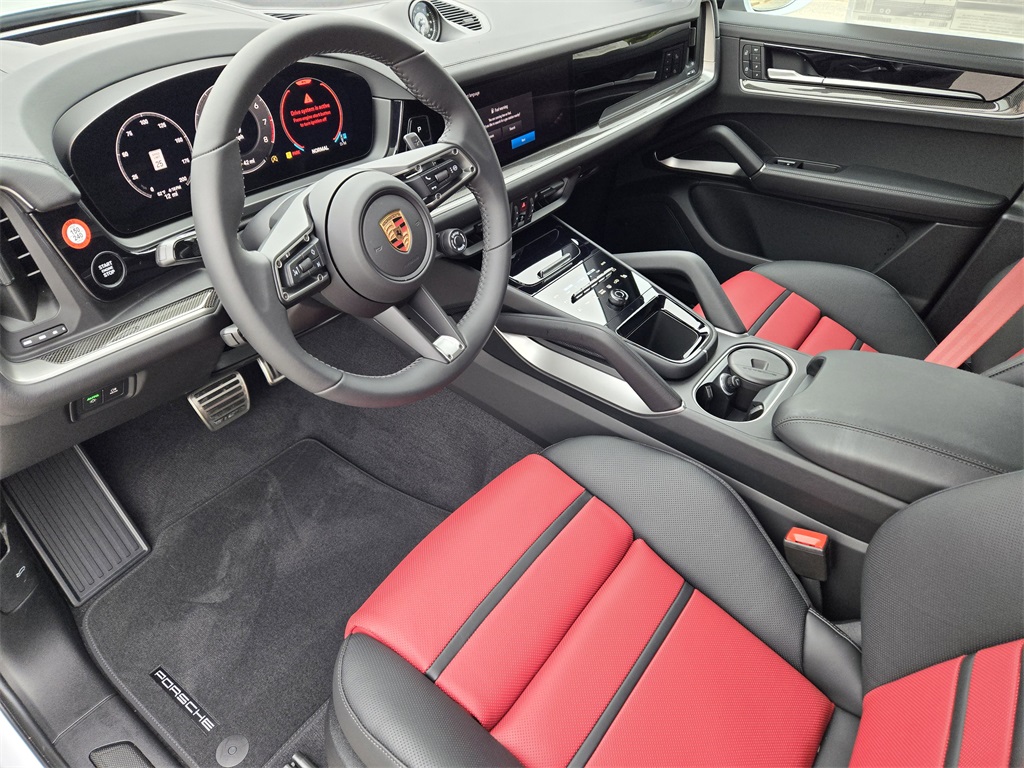 2025 Porsche Cayenne S photo 4