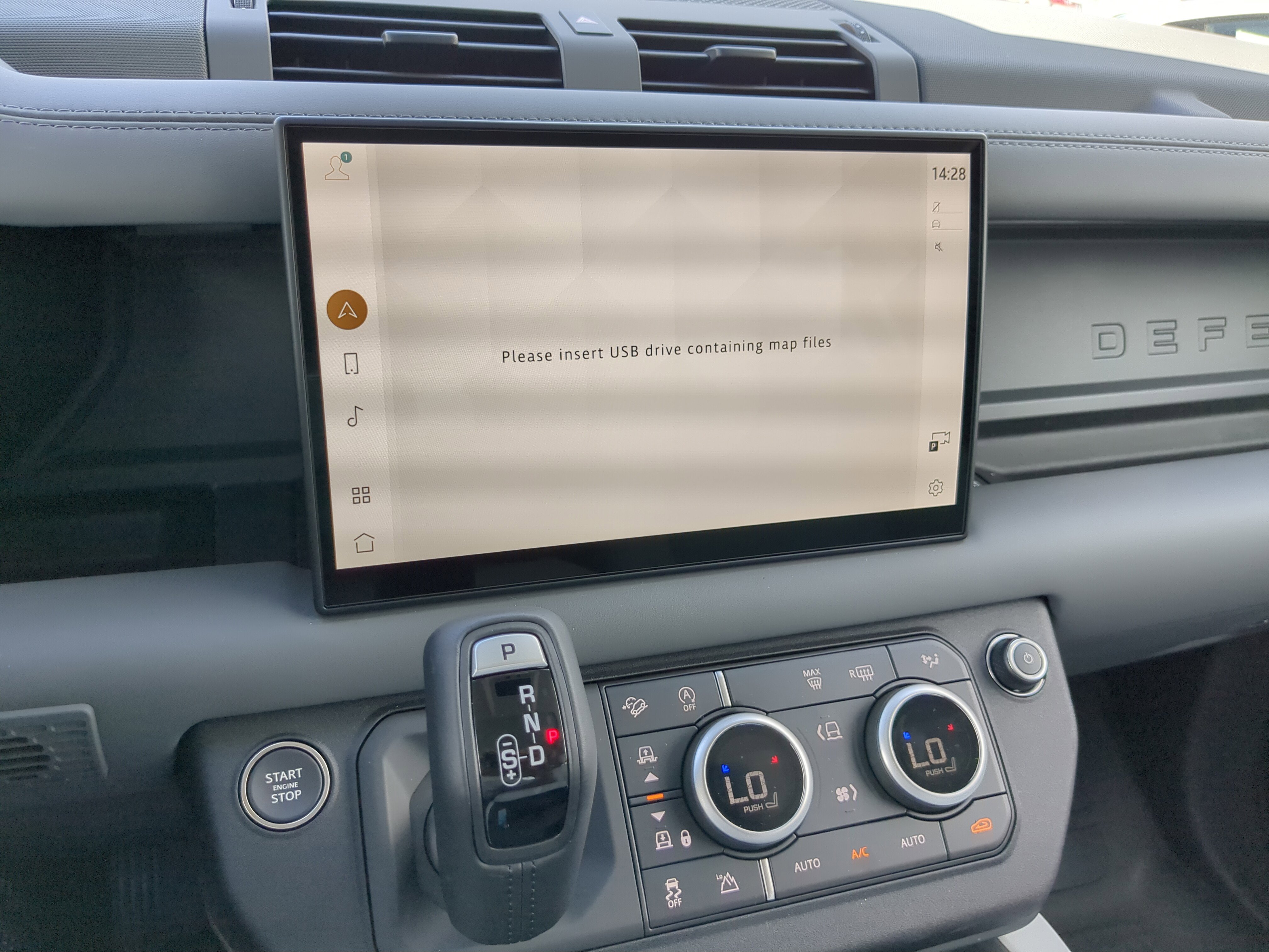2025 Land Rover Defender 110 X-Dynamic SE photo 15