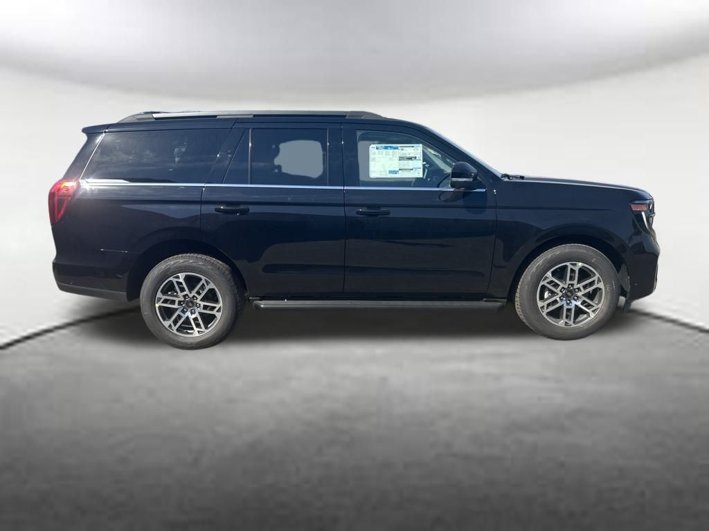 2025 Ford Expedition photo 3
