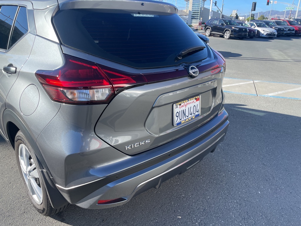 2025 Nissan Kicks Play S photo 2