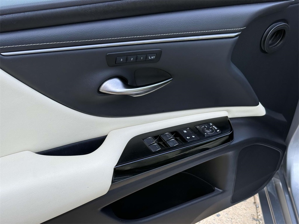 2022 Lexus ES 250 photo 26