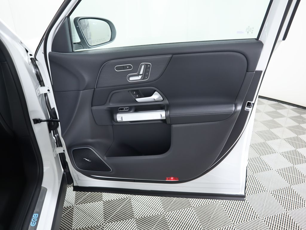 2025 Mercedes Benz EQB photo 24