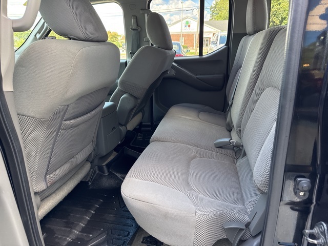 2012 Nissan Frontier SV photo 12