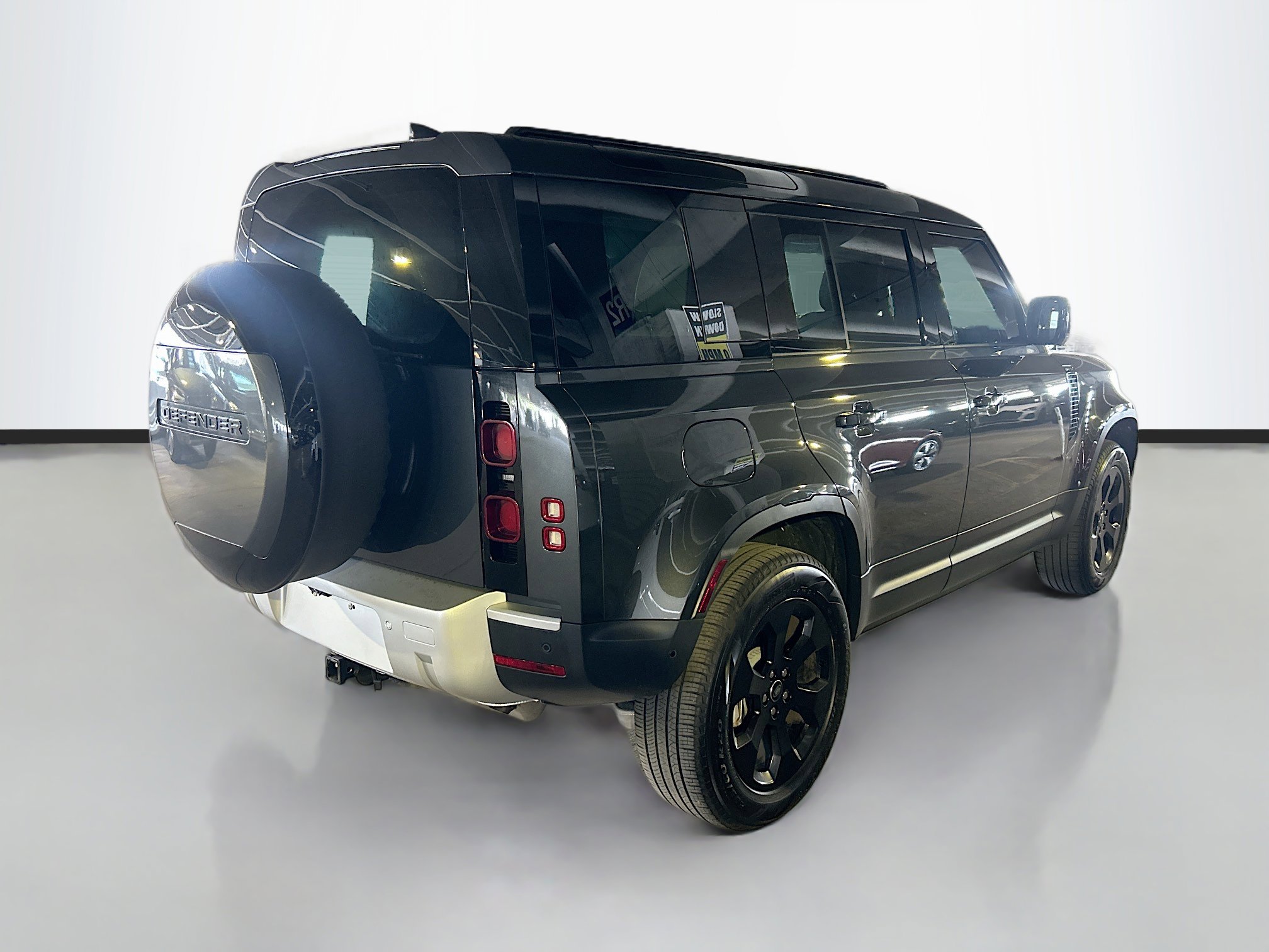 2025 Land Rover Defender 110 S photo 2