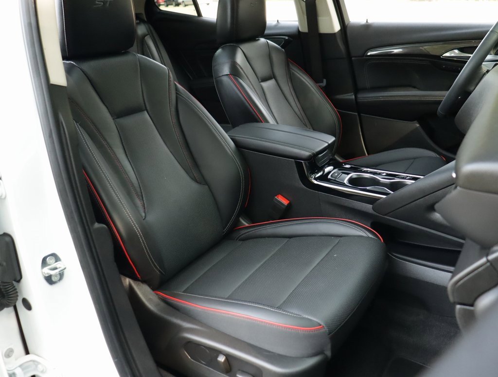 Used 2022 Summit White Buick Essence image 31