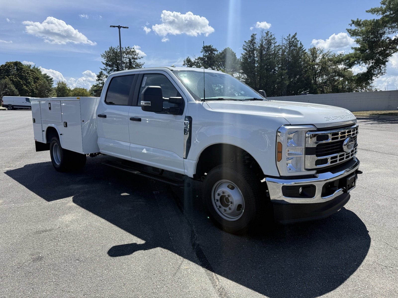2025 Ford F-350 photo 3