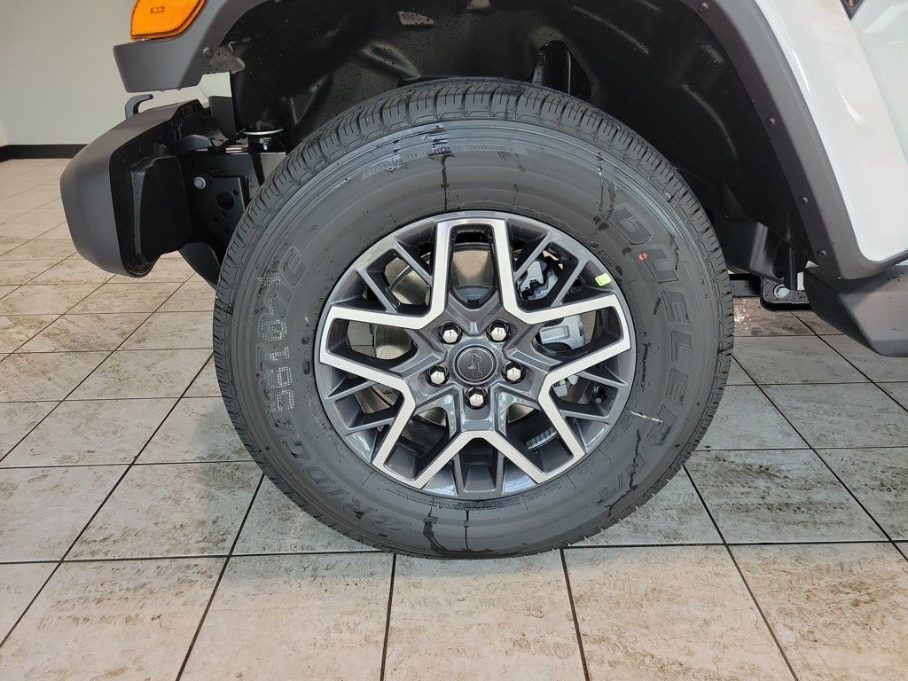 2025 Jeep Wrangler Sahara photo 24