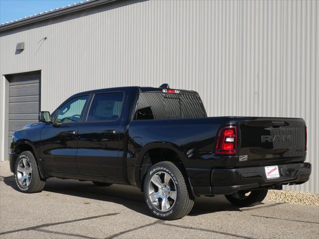 2025 Ram 1500 Tradesman photo 3