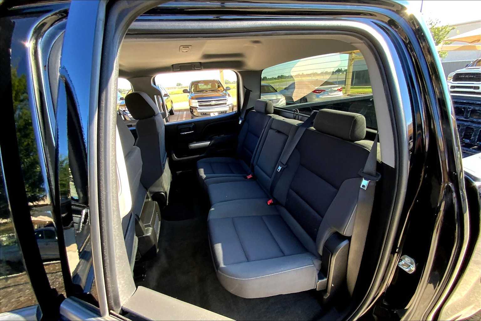 2018 Chevrolet Silverado 1500 LT photo 16