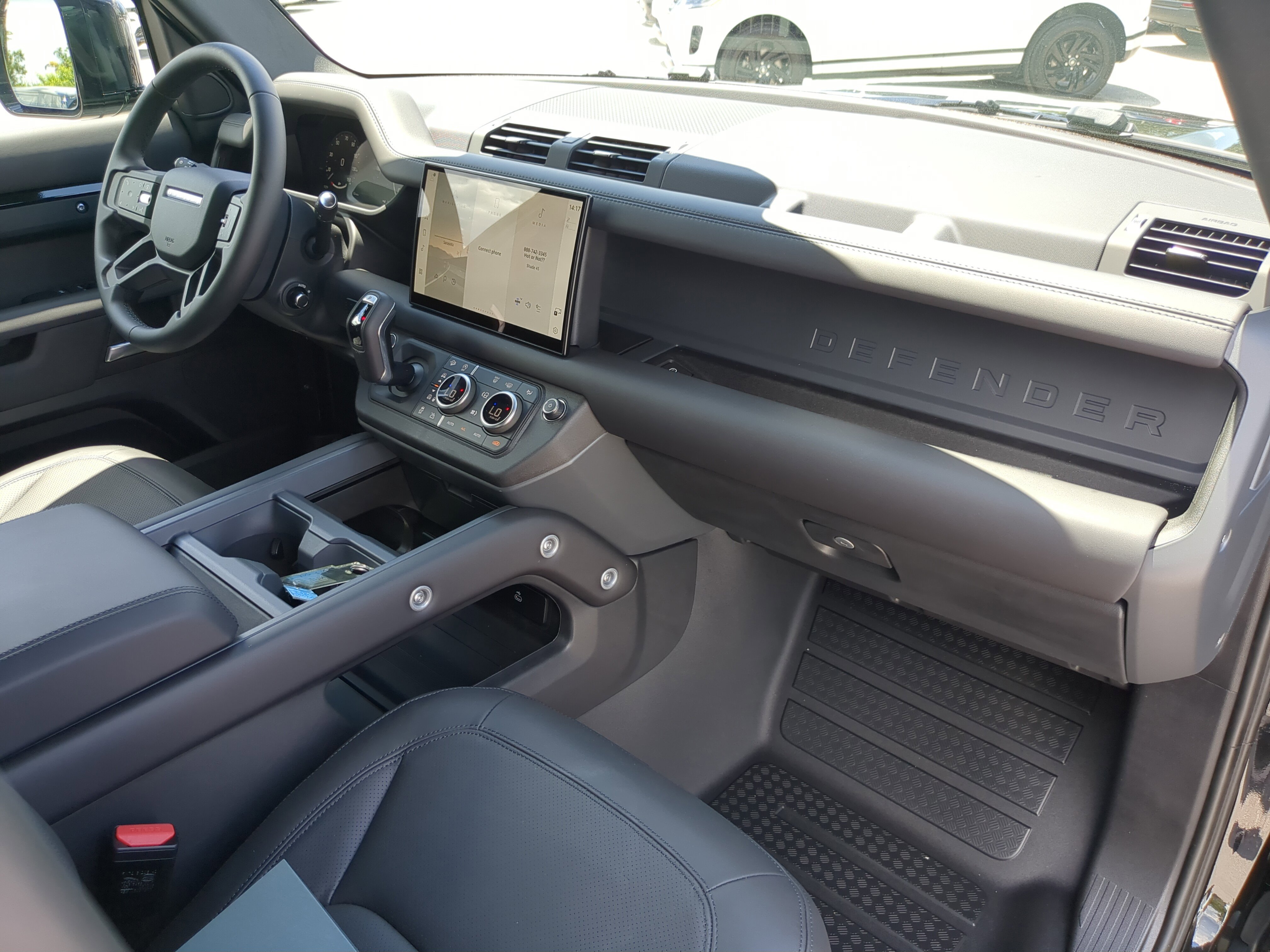 2025 Land Rover Defender 130 S photo 7