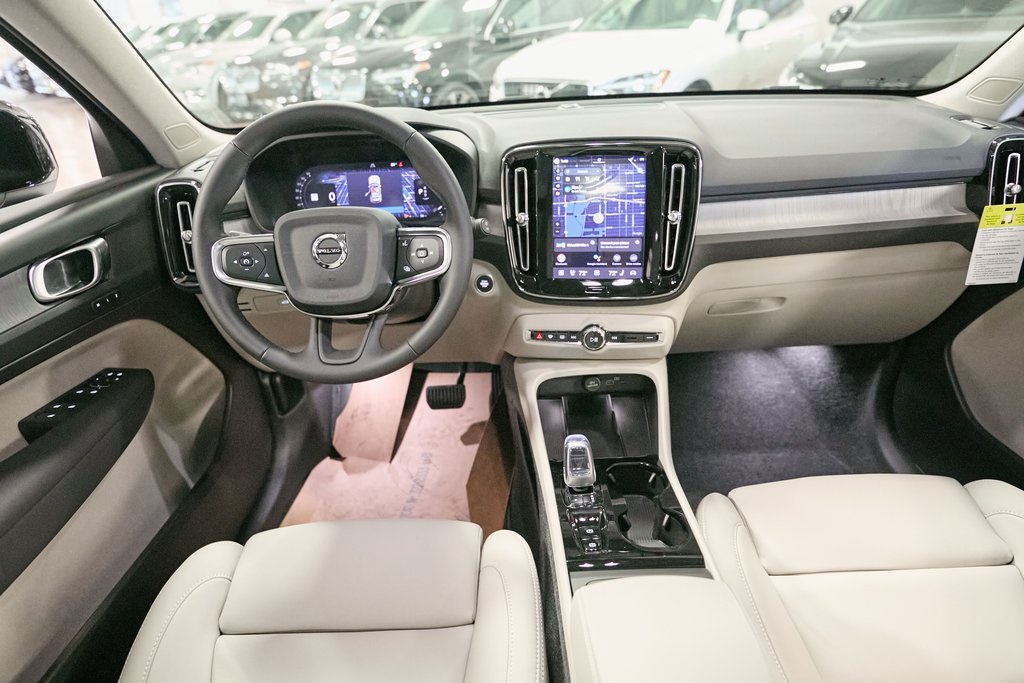 2026 VOLVO XC40 - Image 16