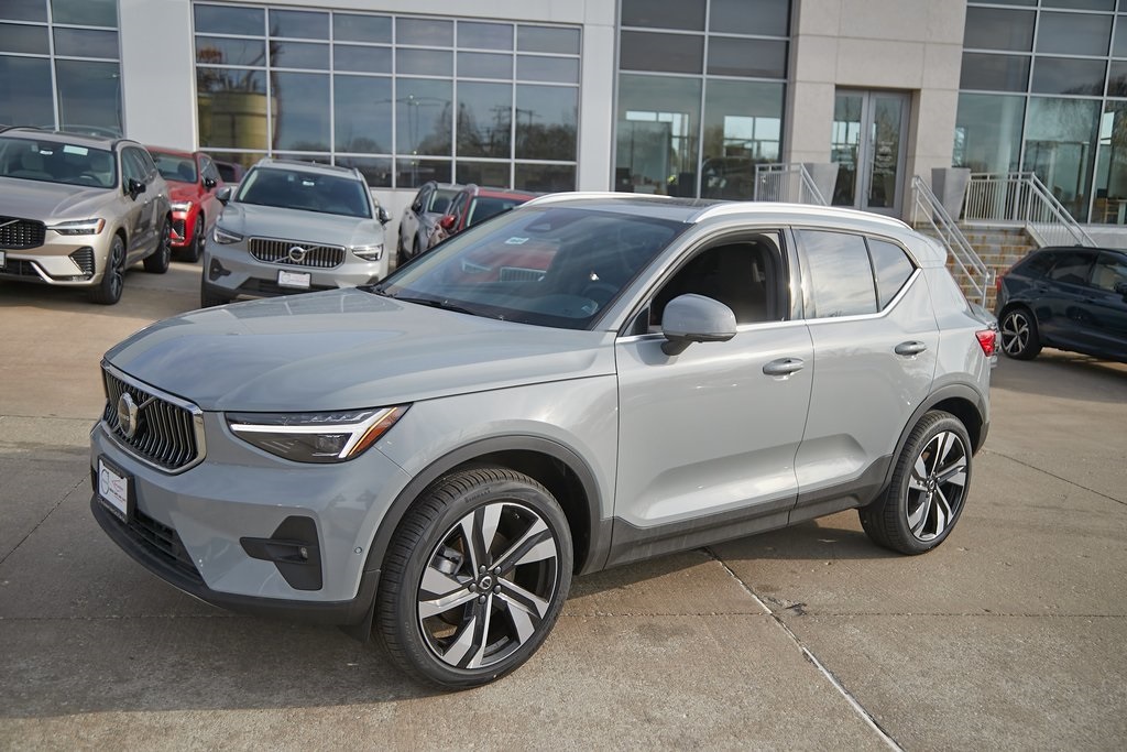 2025 VOLVO XC40 - Image 5