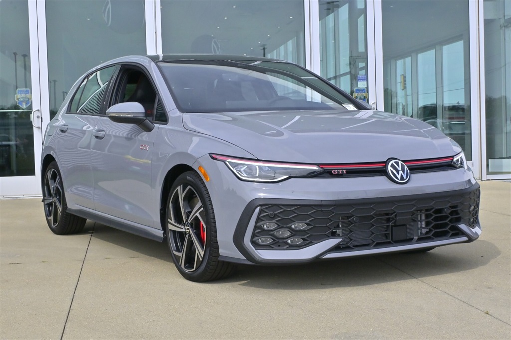 2025 Volkswagen Golf GTI SE's photo