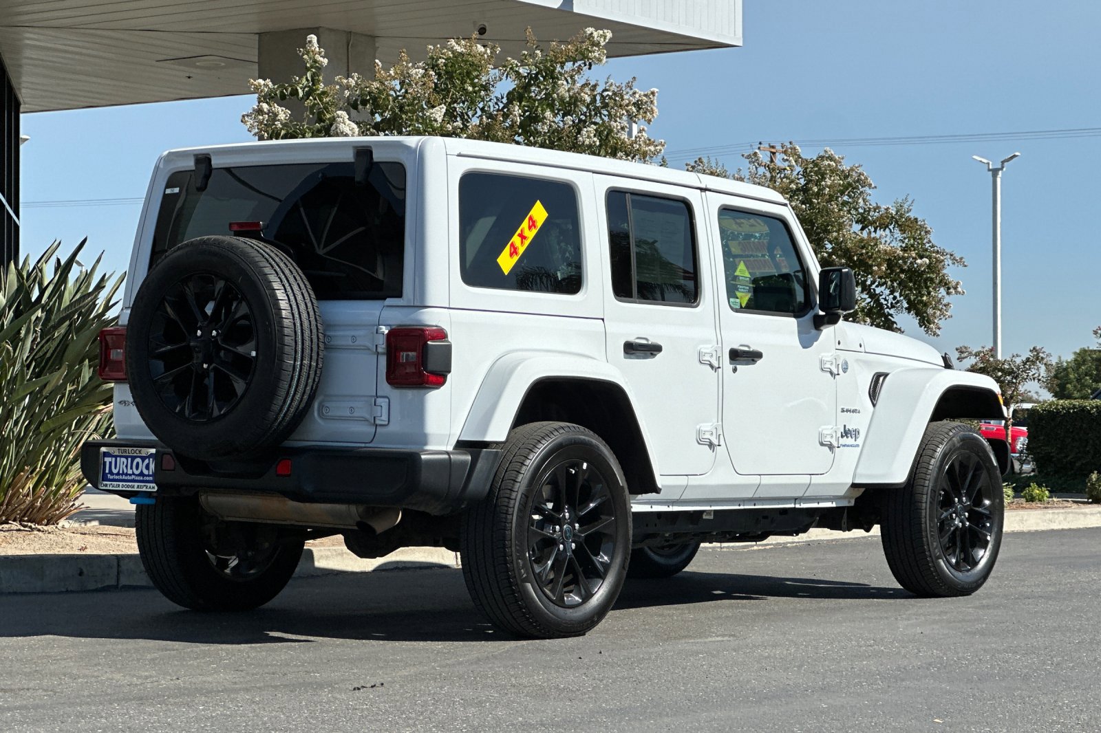 2024 Jeep Wrangler Sahara 4xe photo 4