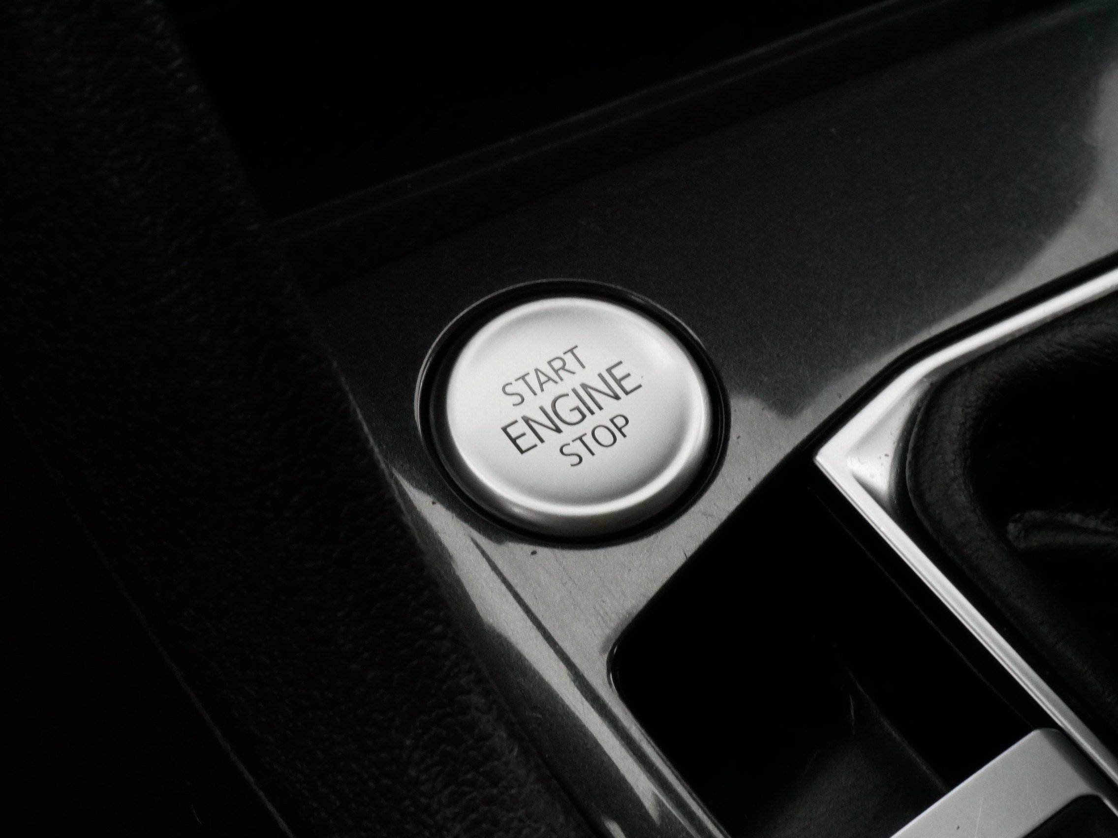 2024 Volkswagen Tiguan SE Wolfsburg Edition photo 24