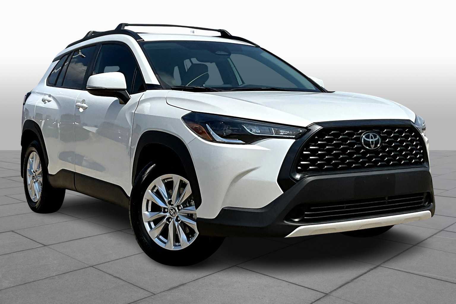 2023 Toyota Corolla Cross LE photo 2
